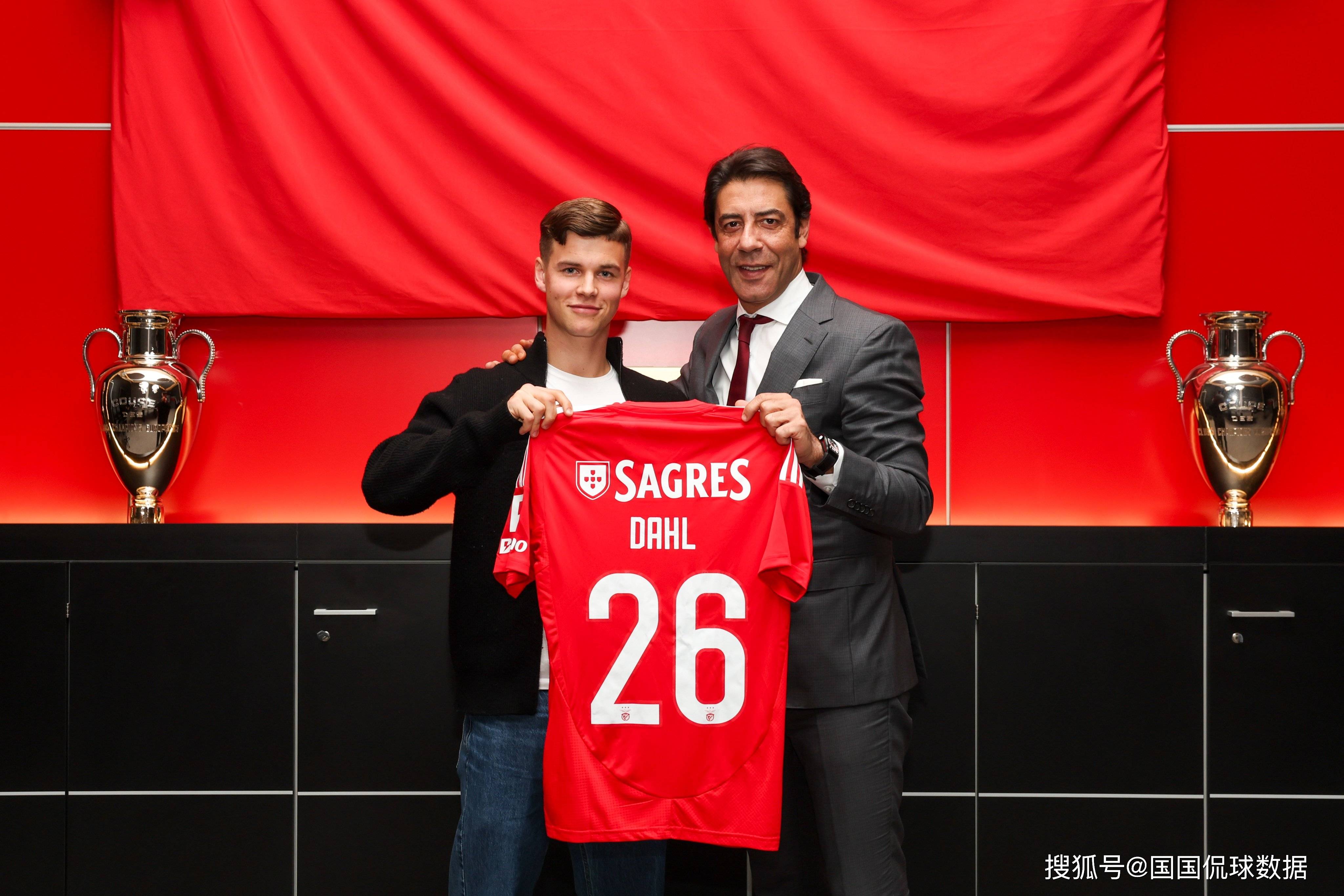 关于今晨北京首钢备战欧冠摩纳哥围绕欧篮联伤情更新，风云突变巴塞罗那转会期官宣签约看傻球迷的信息