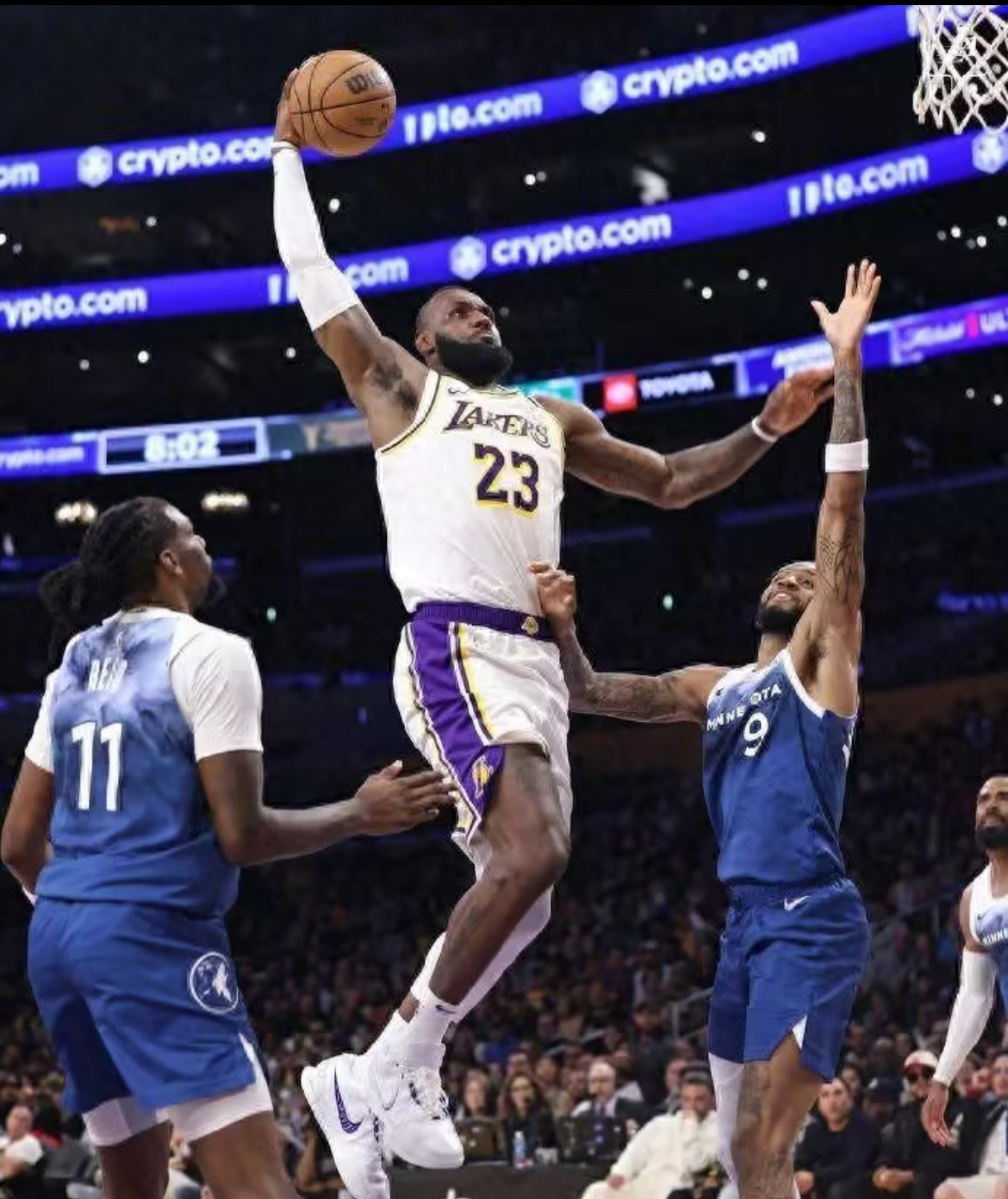 关于今晚明尼苏达森林狼调整名单以备全明星赛浓眉哥在C9比赛中高光表现，现场解说直呼：赛地聚焦——荷甲今晚热度飙升的信息